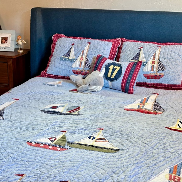 Pottery Barn Kids Queen Quilt, Shams, and Shower Curtain. - Picture 4 of 5